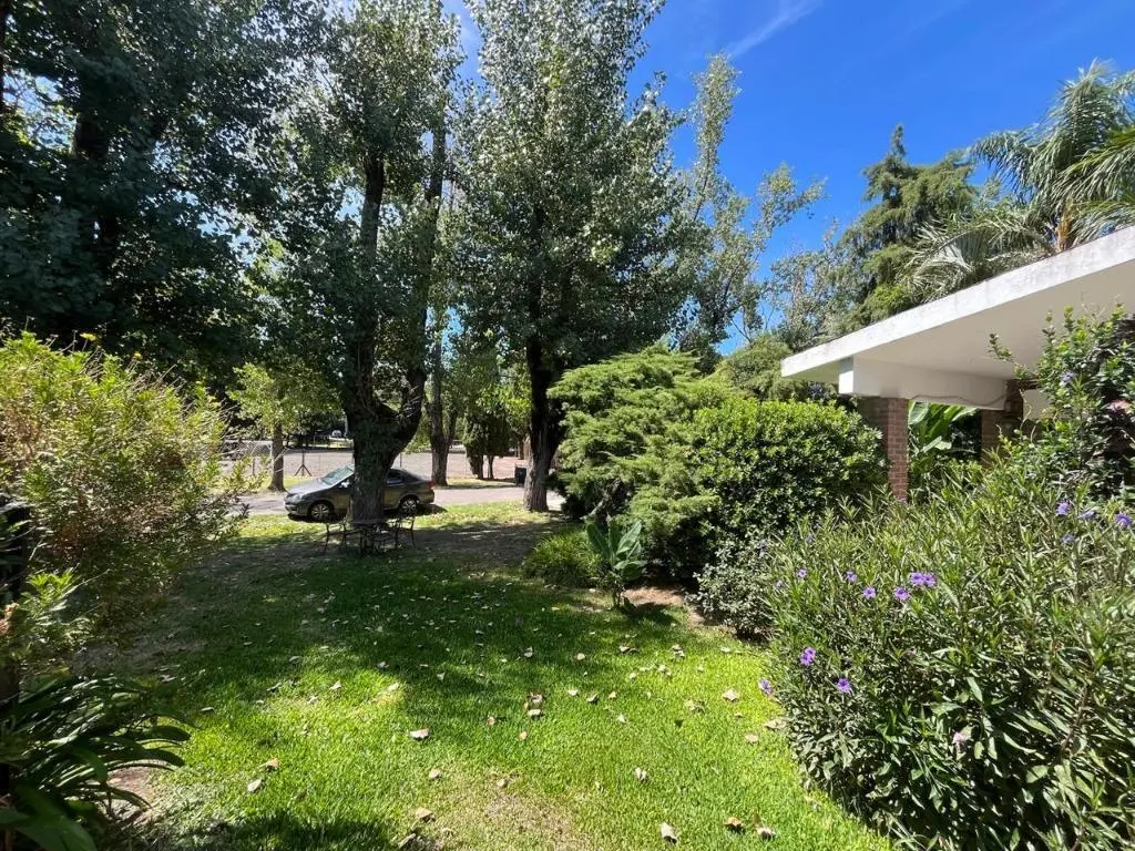 Encantadora casa vintage en una planta, frente a las canchas de Rugby 2