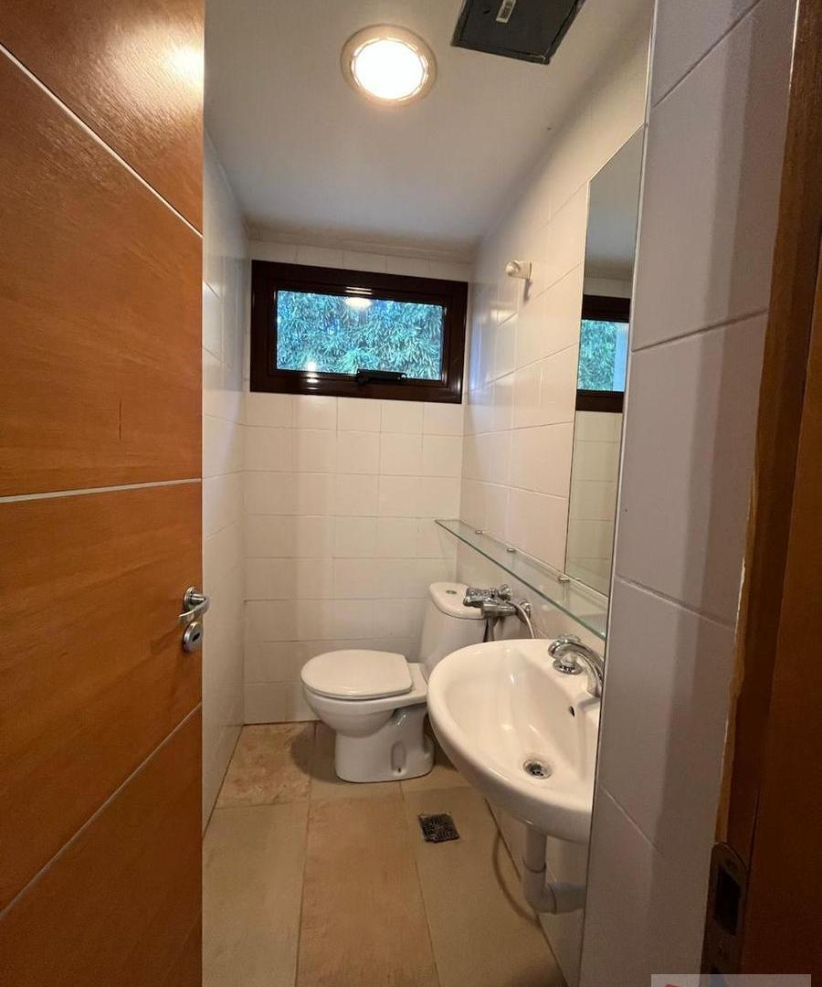 Foto de Excelente casa muy luminosa en San Carlos C.C, imagen 3