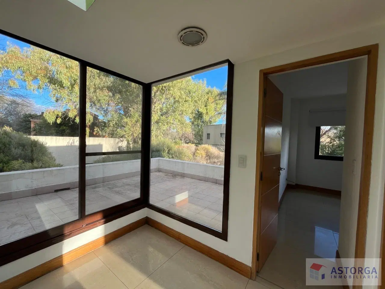 Excelente casa muy luminosa en San Carlos C.C 2