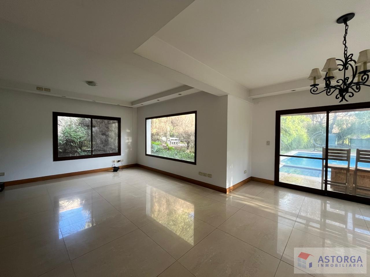 Foto de Excelente casa muy luminosa en San Carlos C.C, imagen 5