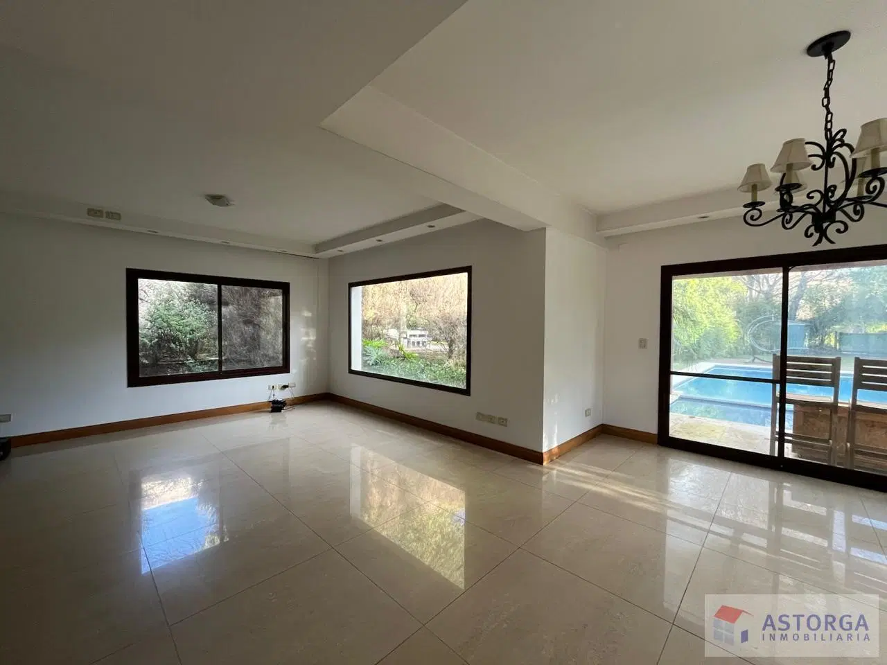 Excelente casa muy luminosa en San Carlos C.C 5