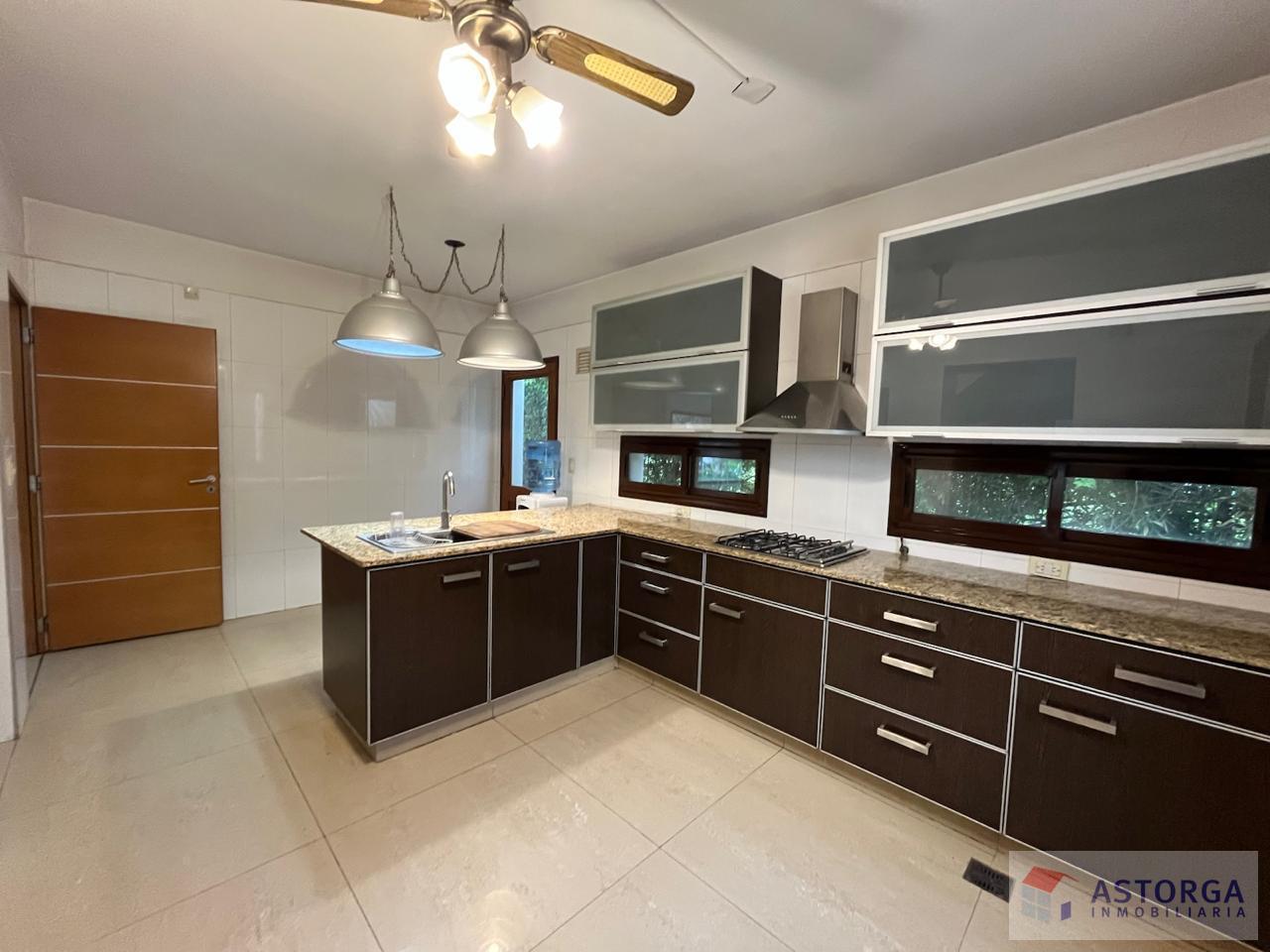 Foto de Excelente casa muy luminosa en San Carlos C.C, imagen 4
