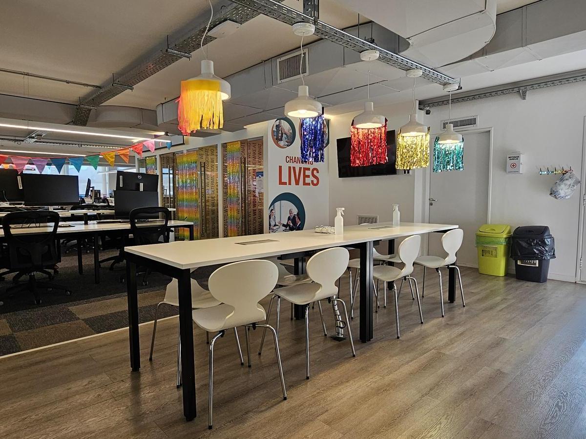 Av Córdoba 800 - Oficinas 435 m² 2 Cocheras 2