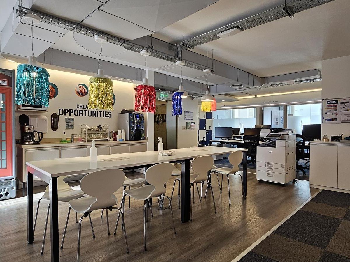 Av Córdoba 800 - Oficinas 435 m² 2 Cocheras 4