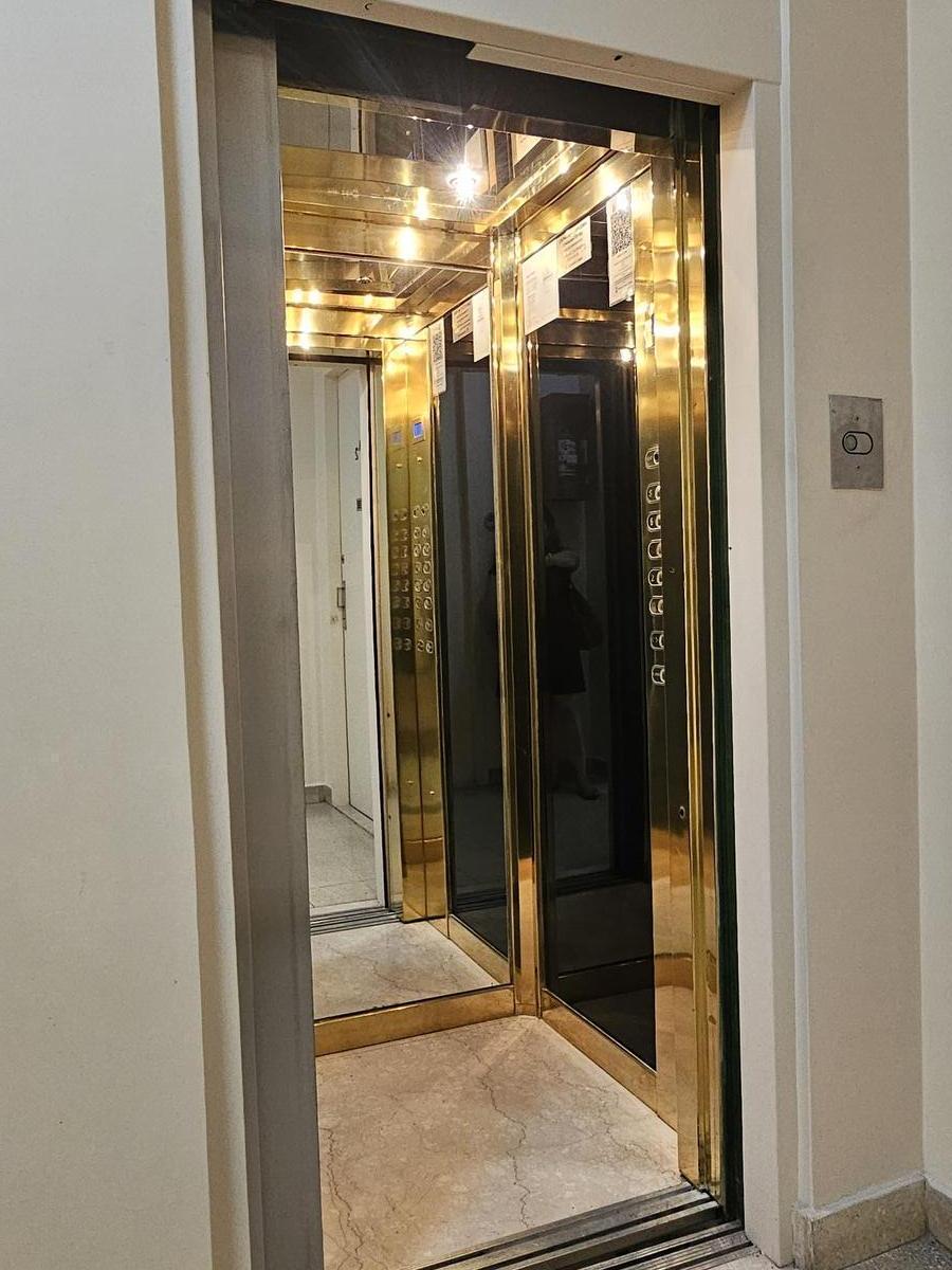 Semipiso 83 m². Excelente Edificio, Planta y Vistas. Apto Profesional 5