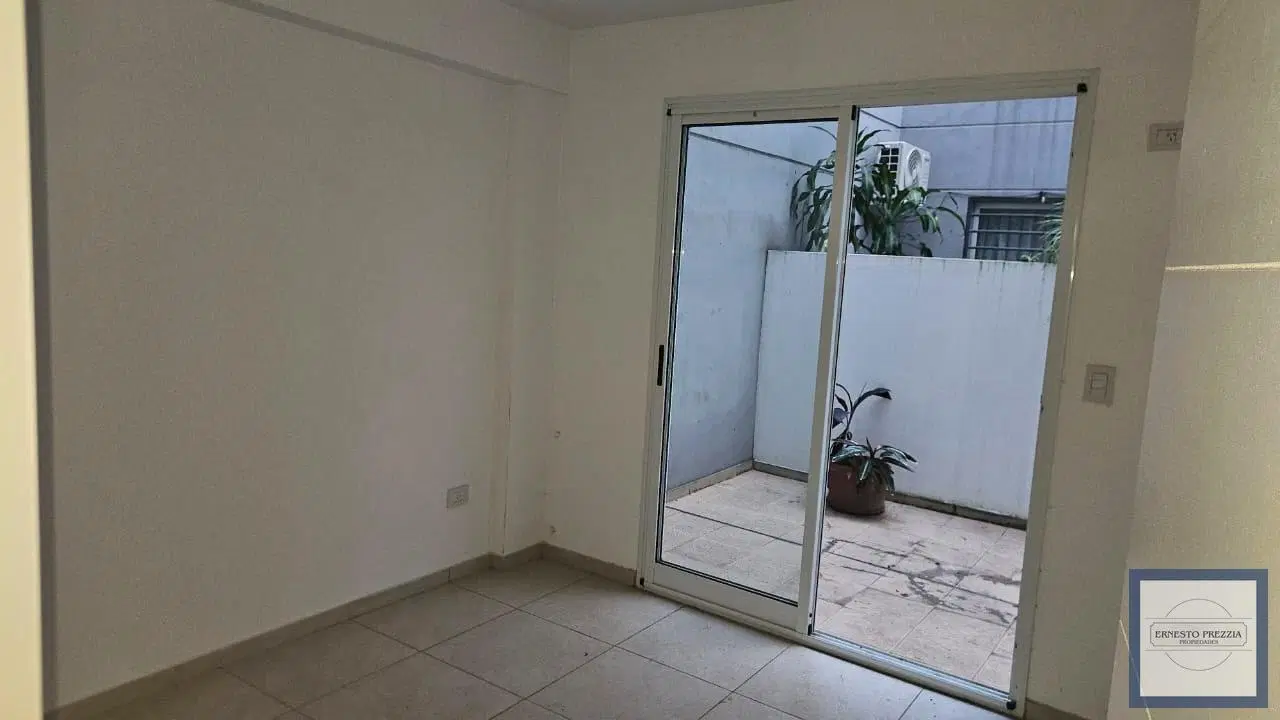 | 3 AMBIENTES | A ESTRENAR | BALCÓN   PATIO | COCHERA | BAULERA 3