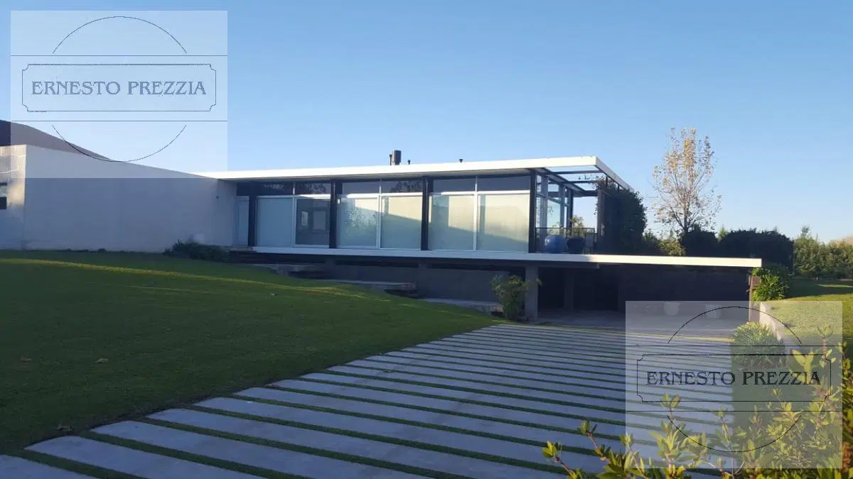 Moderna Casa en Venta  - Estancias del Pilar 4