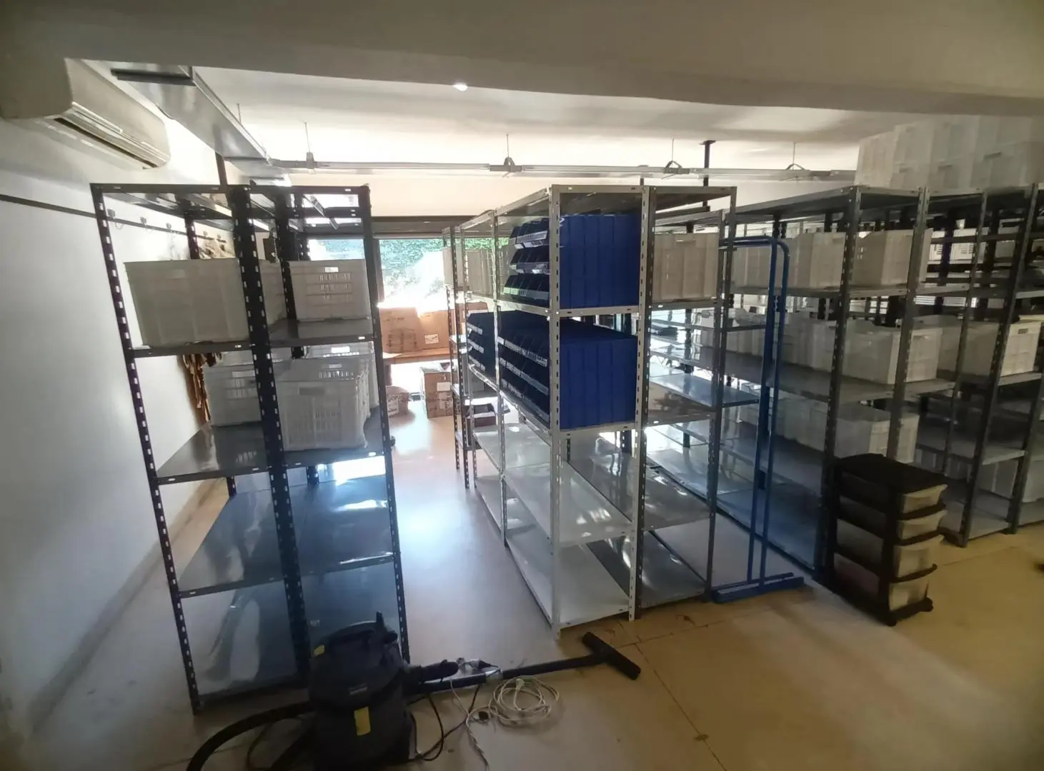 375 m2 cubiertos. Uso Comercial y apto profesional, con excelente potencial reconversión a vivienda 5