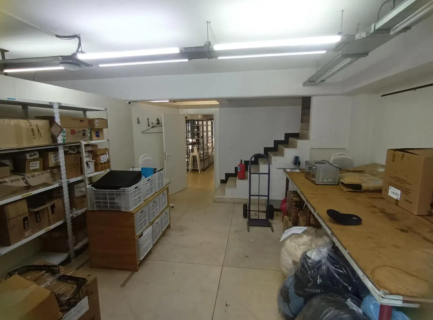 375 m2 cubiertos. Uso Comercial y apto profesional, con excelente potencial reconversión a vivienda 8