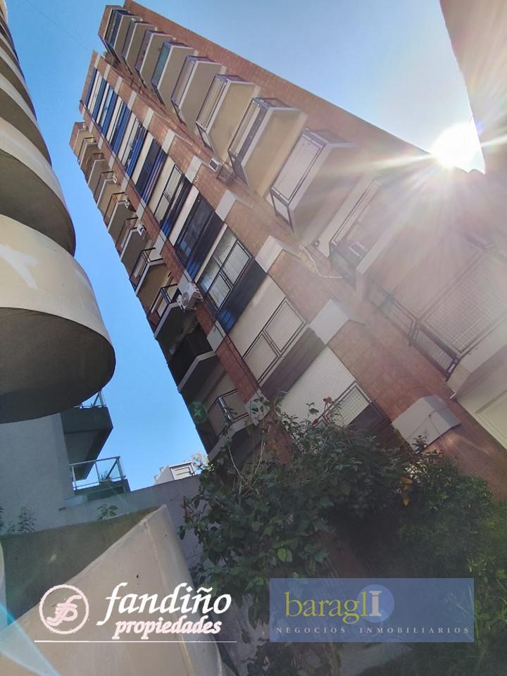 Departamento 2 amb. al frente, recliclado en Alem 334