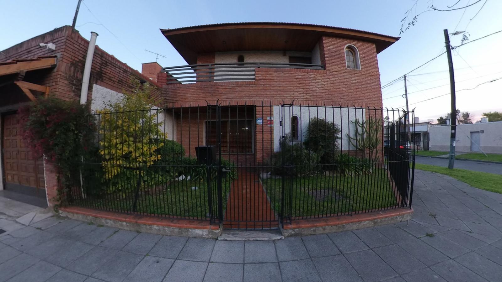HERMOSO CHALET EN DOS PLANTAS