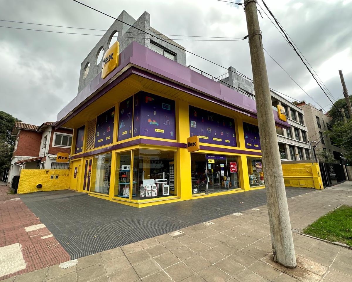 Martínez (Vías a Libertador) - Espectacular Local Comercial en Venta.