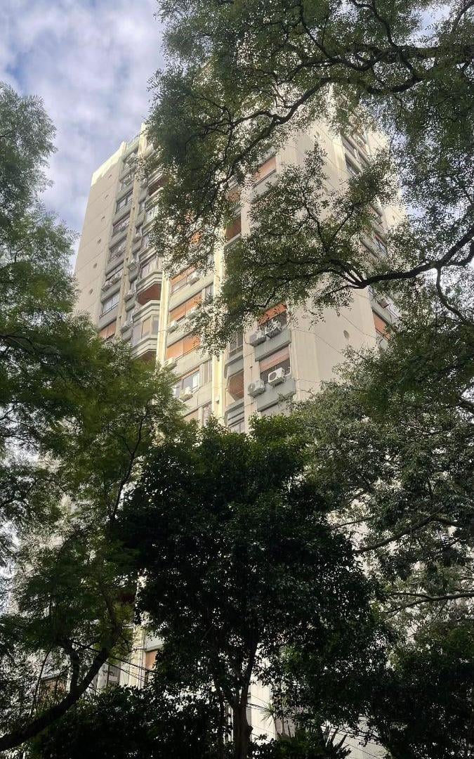 Olivos, La Isla . Muy buen 3 ambientes con cochera en VENTA