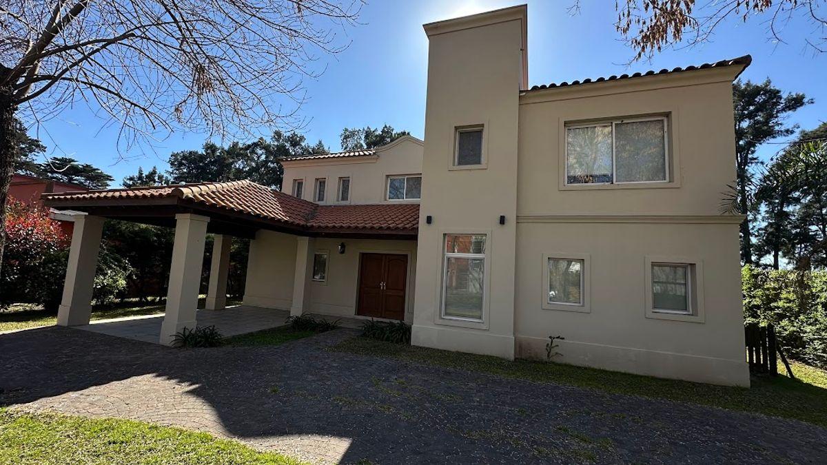 Foto de C.C. LA PEREGRINA (PILAR) - Casa 5 Amb. en Venta, imagen 4