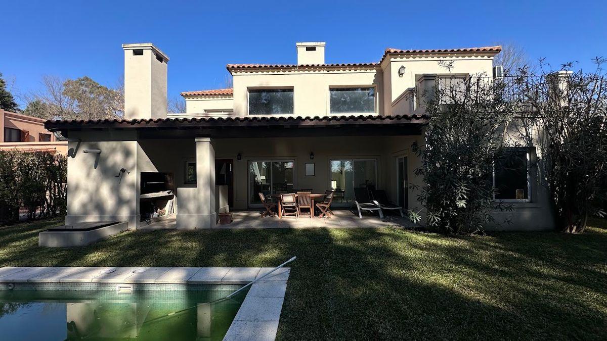 Foto de C.C. LA PEREGRINA (PILAR) - Casa 5 Amb. en Venta, imagen 2