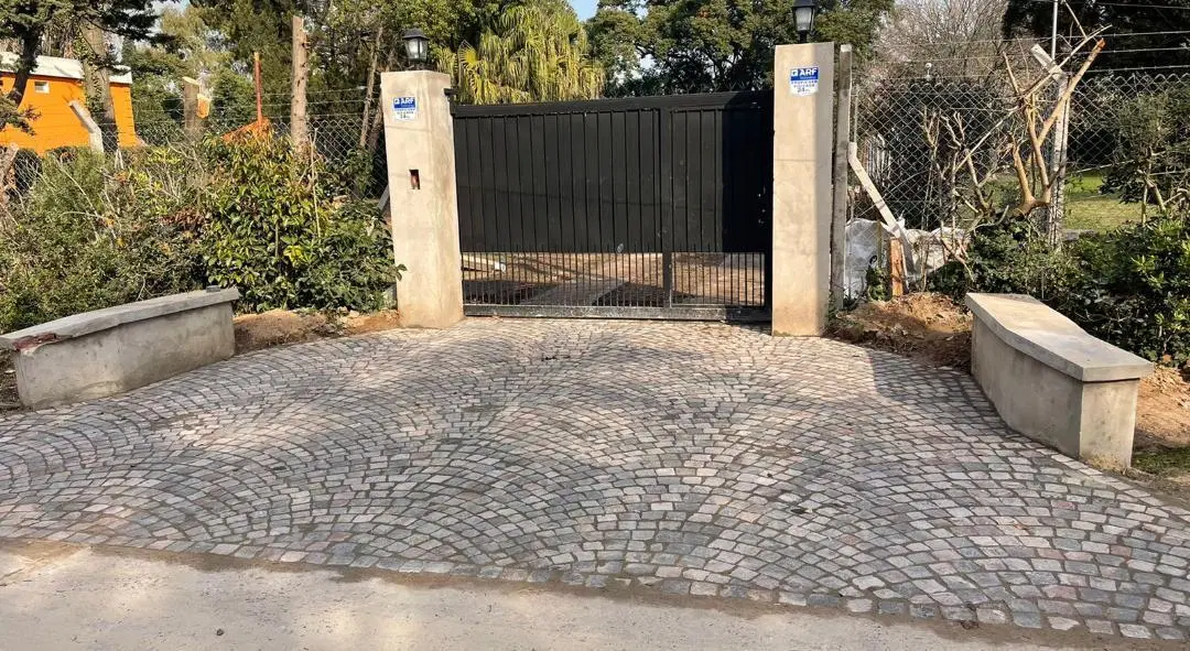 Casaquinta - barrio El Trébol Ezeiza - 4 dormitorios - 1000 M2 lote y 250 cubiertos 2
