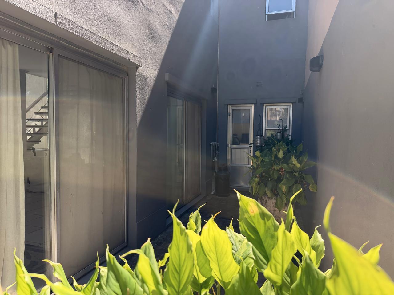 Foto de Venta casa racionalista en La Horqueta, imagen 2