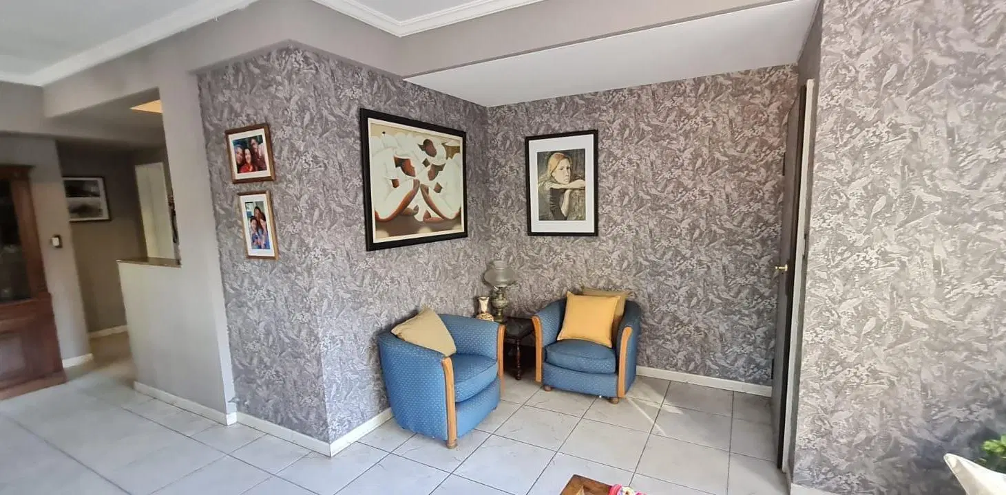 Triplex en Garona 402. Lomas Oeste 2