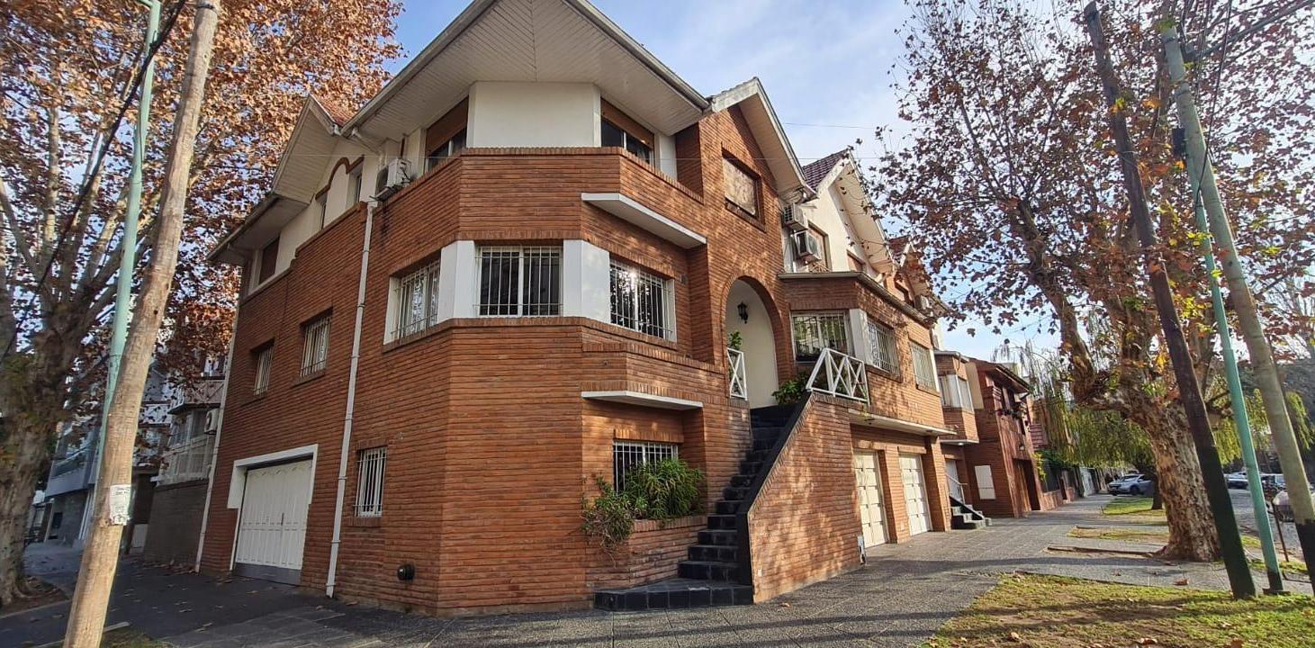 Triplex en Garona 402. Lomas Oeste