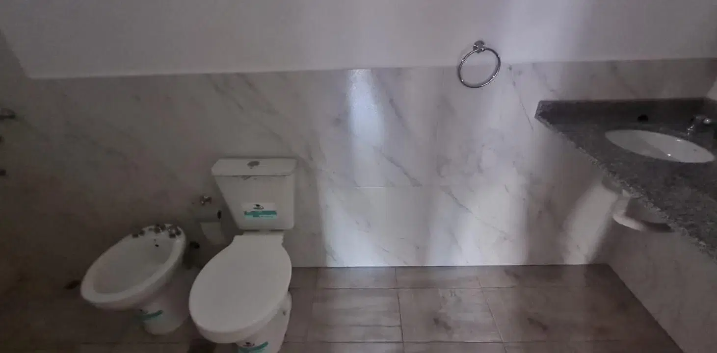 Sucre al 1920 piso 1° Dto. 3. Lomas Oeste. 8