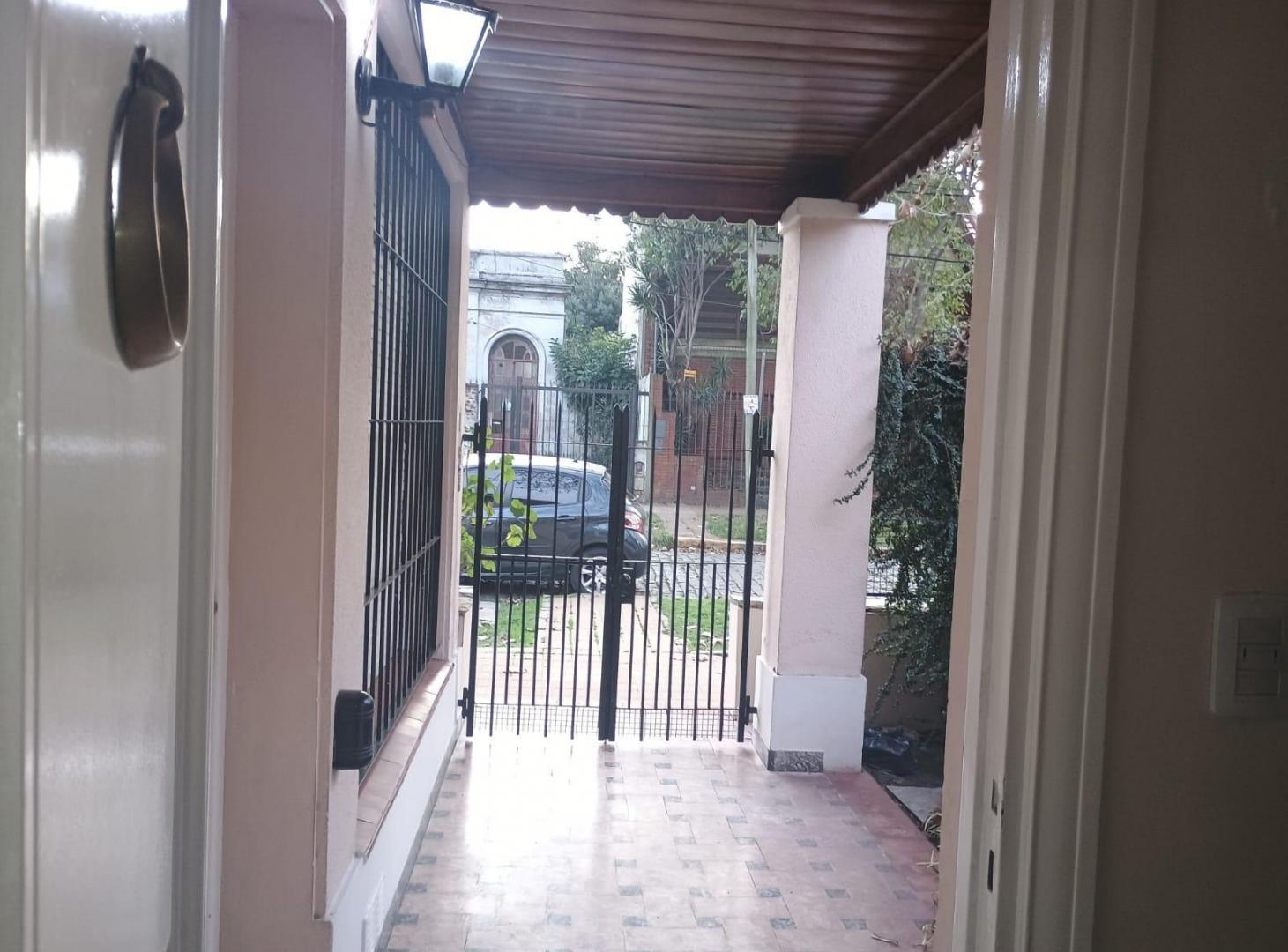 Foto de Casa en Diaz Velez 174 Lomas Oeste para 3 familias., imagen 1