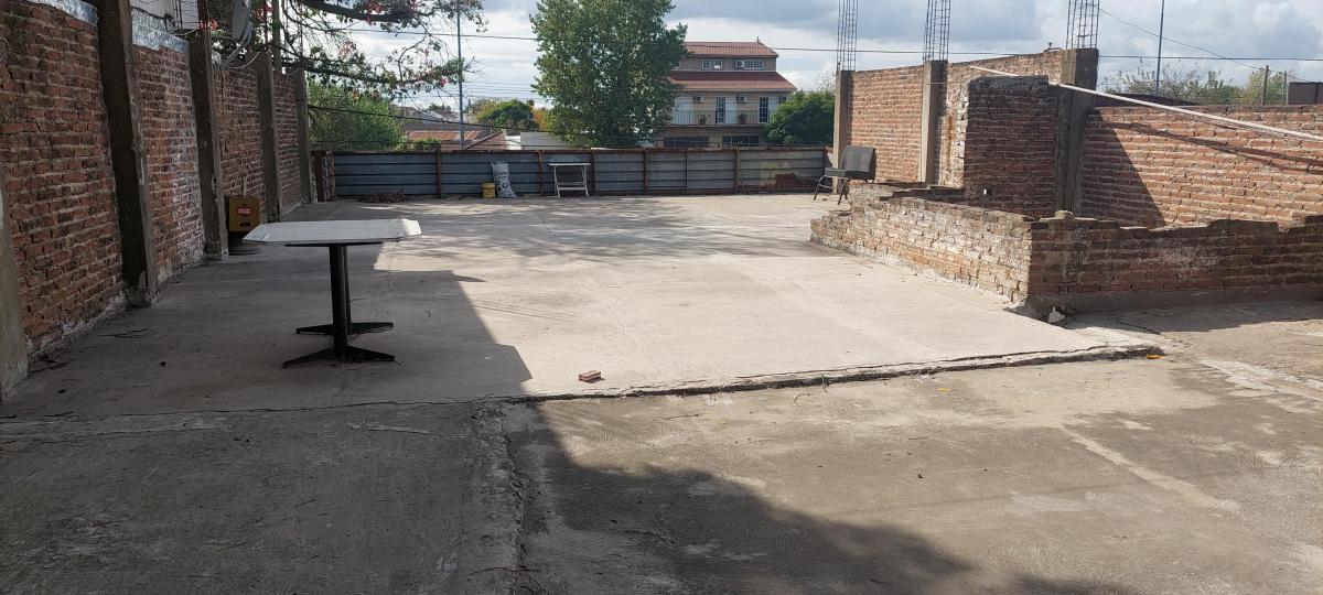 Local en Venta C/ Salon y Vivienda en P. A. 2