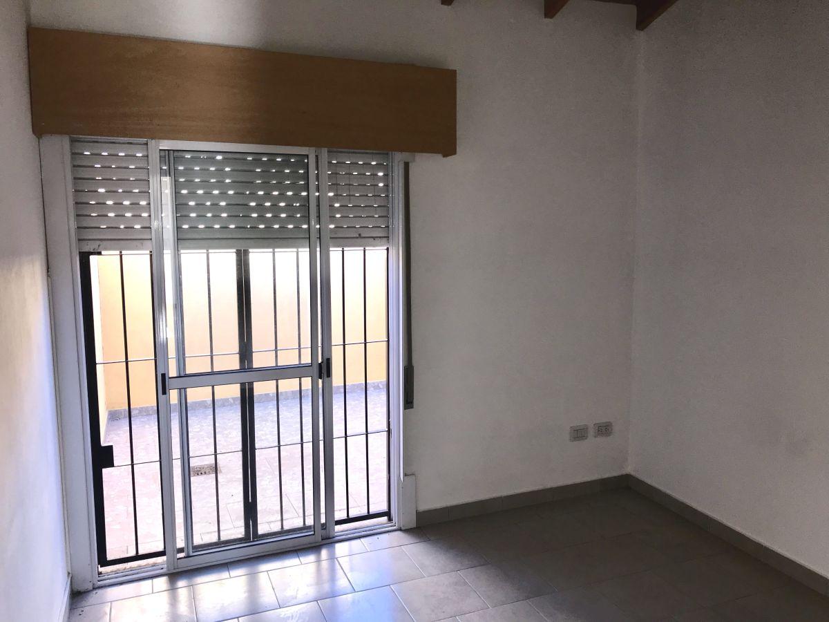 Foto de DEPARTAMENTO PARA DESTINO COMERCIAL EN ALQUILER, imagen 1