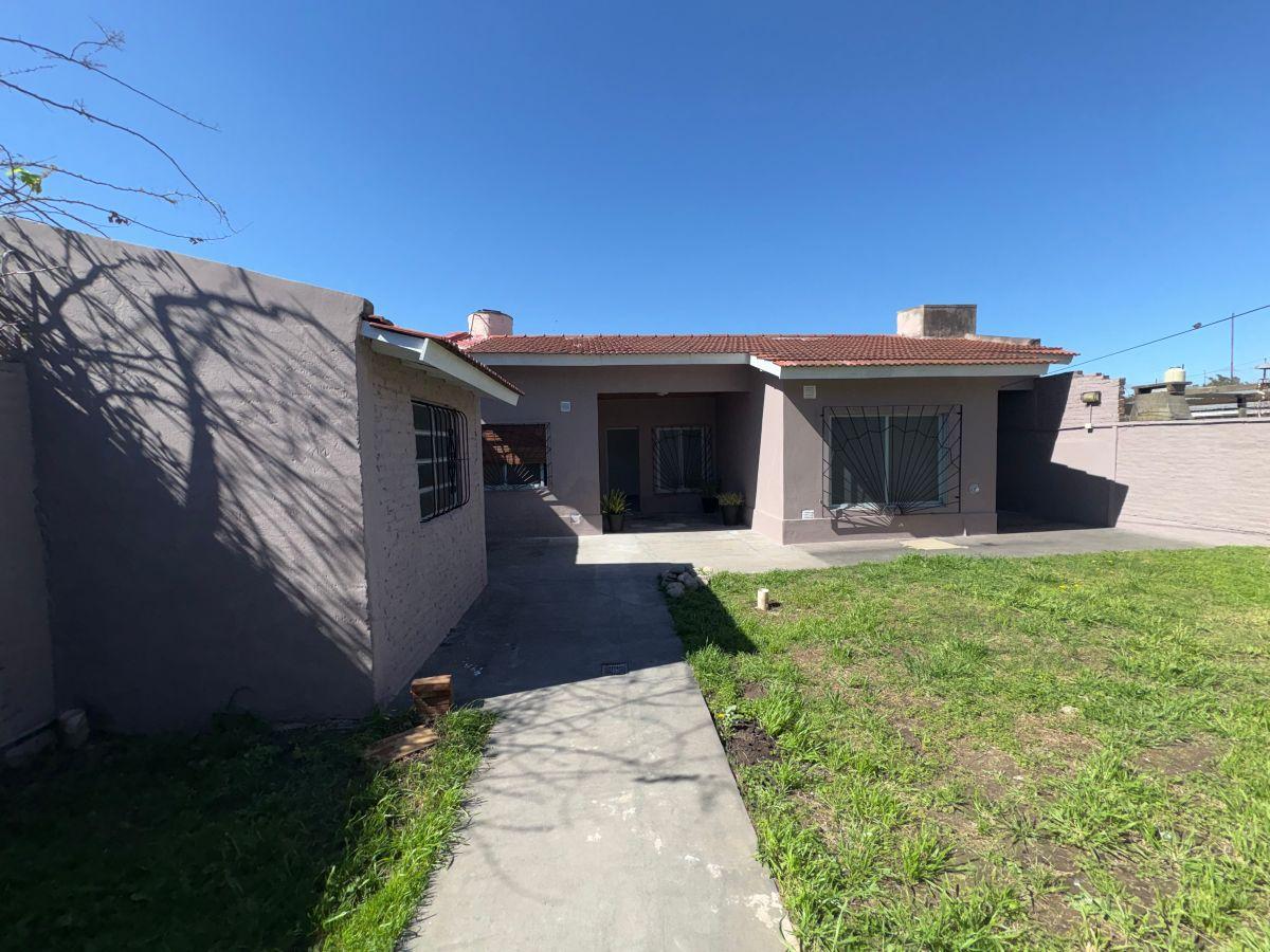 Foto de Casa c/ 2 dptos. al frente en VENTA, imagen 2