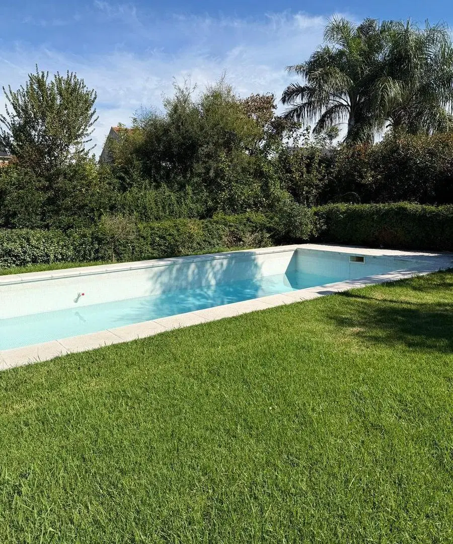 EN VENTA OPORTUNIDAD CASA BARRIO PEVERO PILAR GOLF 2