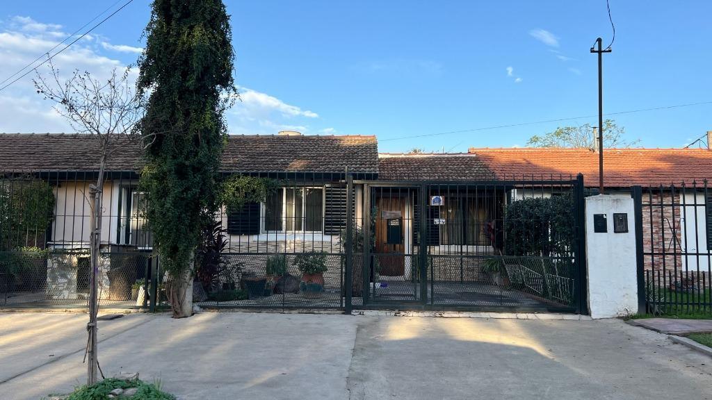 Foto de Casa familiar apta crédito, buen potencial de actualización, imagen 1