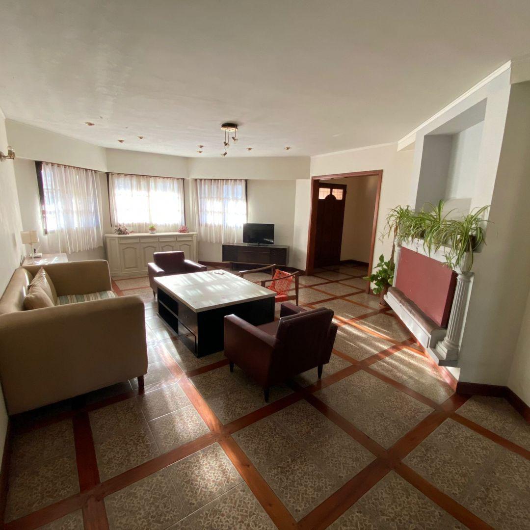 Amplio Lote Centrico con Chalet 1