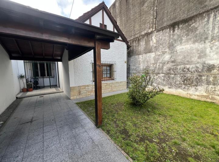 Casa 3 ambientes. | AV. HIPOLITO YRIGOYEN al 1700 3