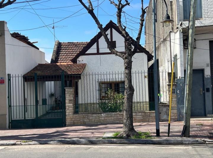 Casa 3 ambientes. | AV. HIPOLITO YRIGOYEN al 1700 1