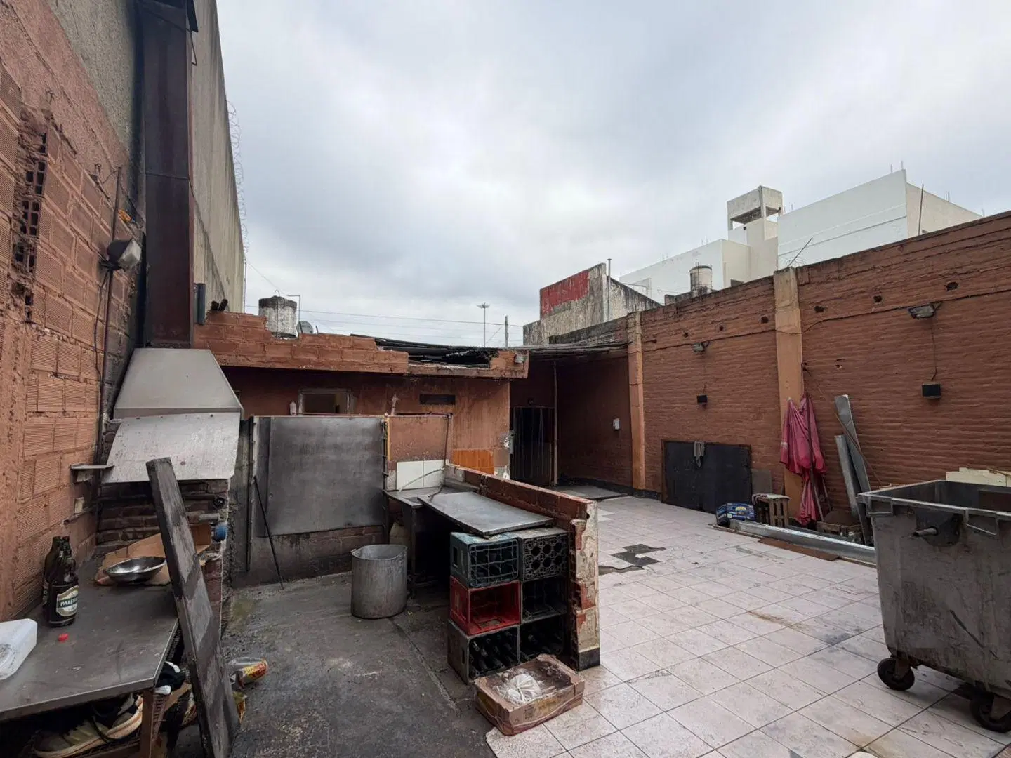 PROPIEDAD COMERCIAL SOBRE LOTE PROPIO 8,35 x 30,0, HOY DOS LOCALES 8