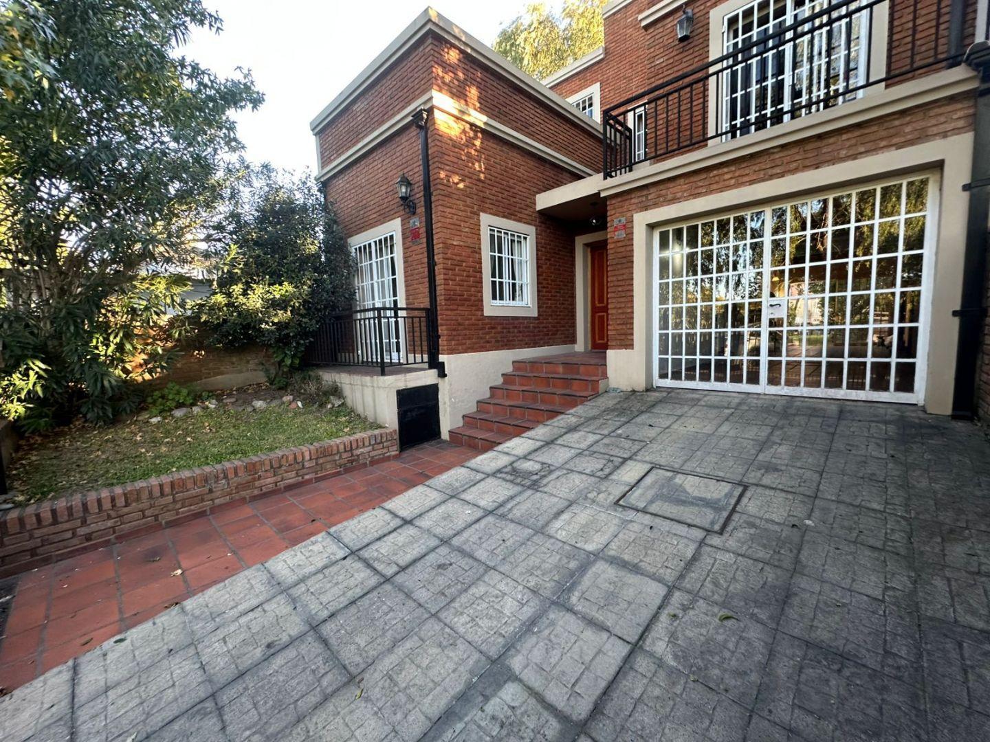 Imponente  propiedad en Tigre! 5 ambientes con parque y piscina.