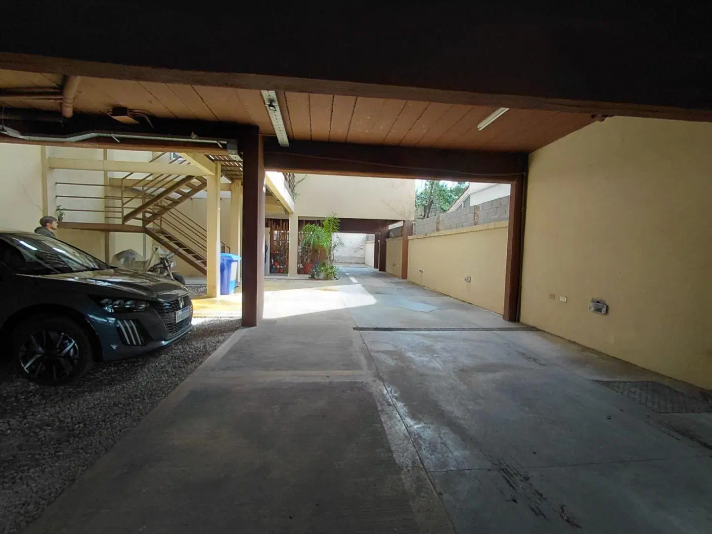 DEPARTAMENTO DOS AMBIENTES CON COCHERA DESCUBIERTA Y TERRAZA COMPARTIDA EN SAN 2