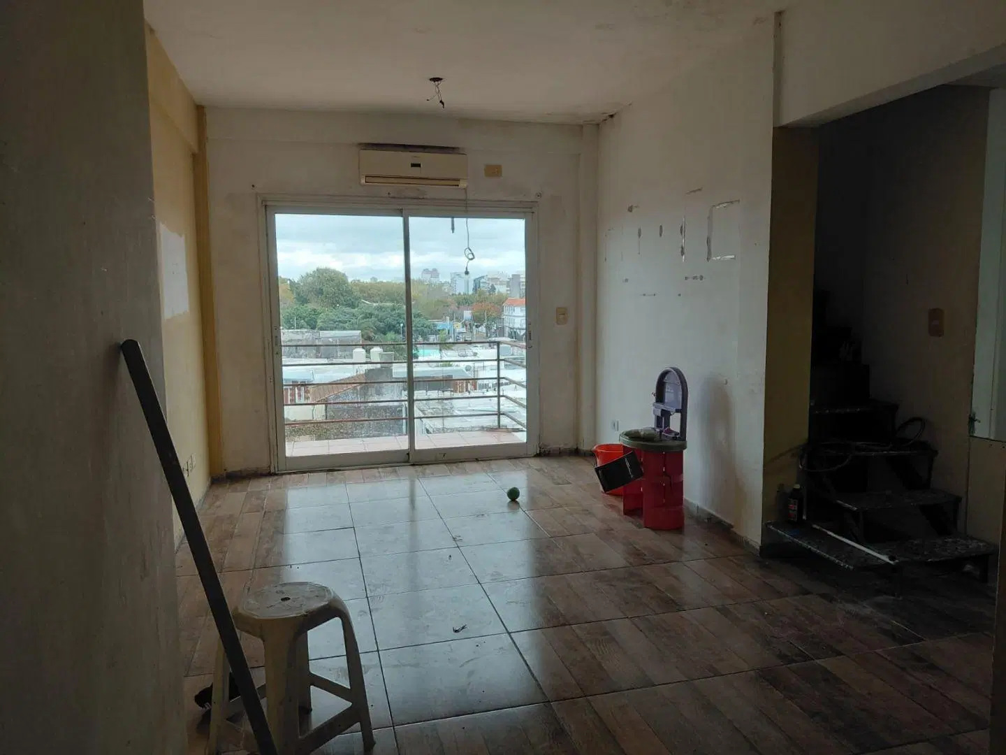 DEPARTAMENTO TRES AMBIENTES CON COCHERA DESCUBIERTA Y TERRAZA PROPIA. 5