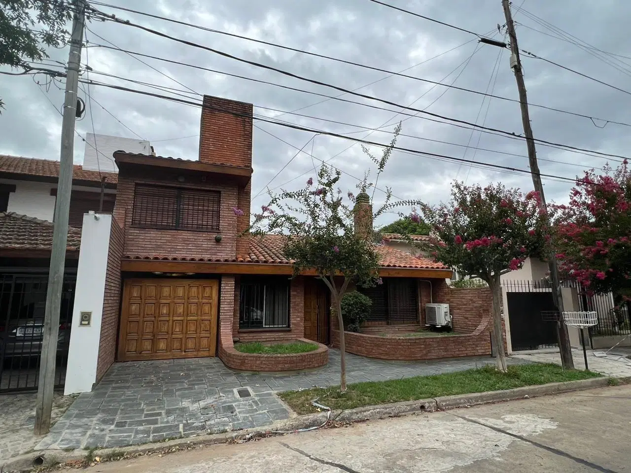 Alquiler en Punta Chica; chalet 4 Ambientes, en una cuadra única. 4
