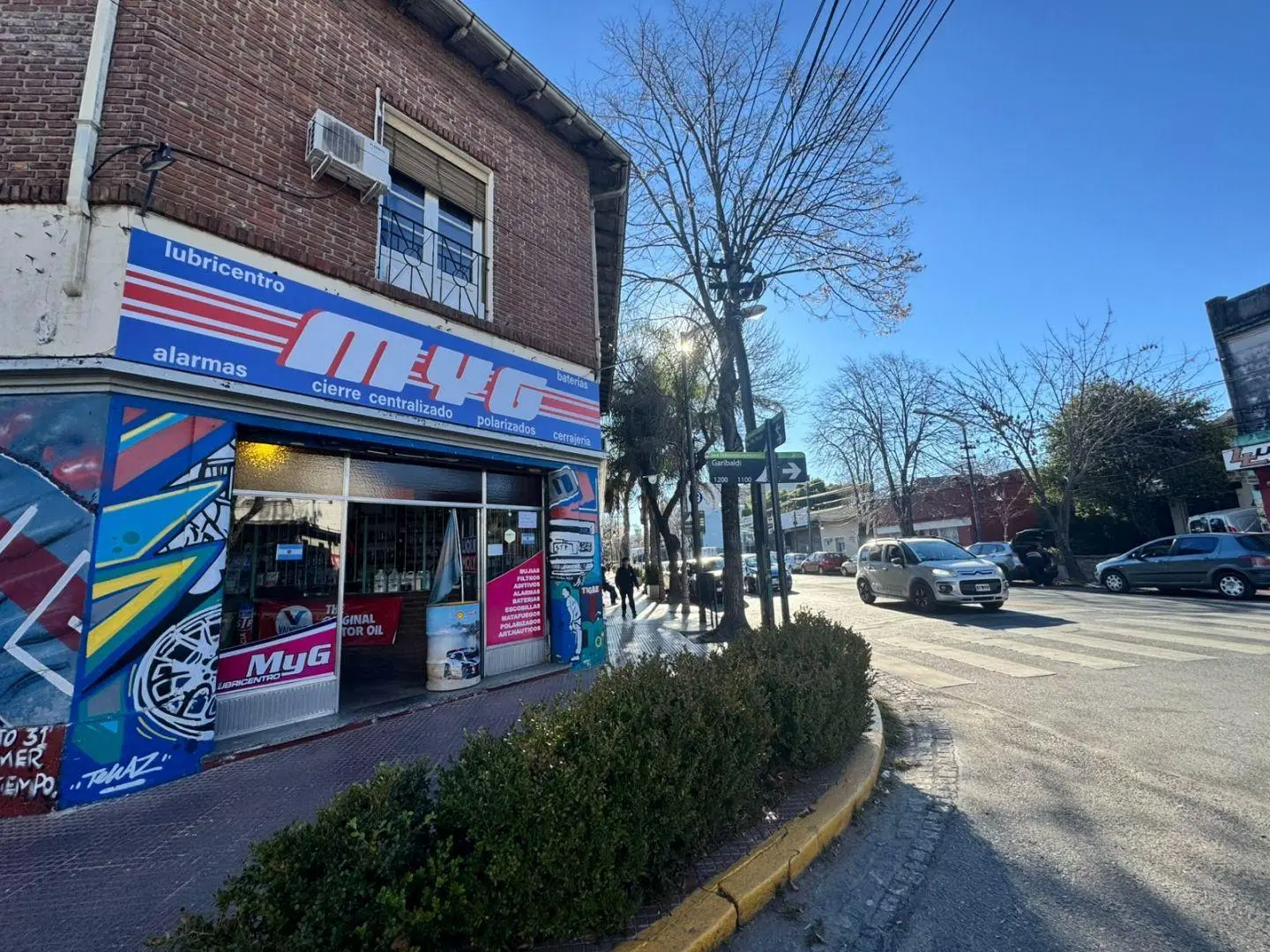 LOCAL SOBRE AVENIDA IMPORTANTE 2