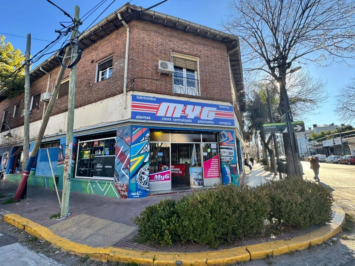 LOCAL SOBRE AVENIDA IMPORTANTE 1