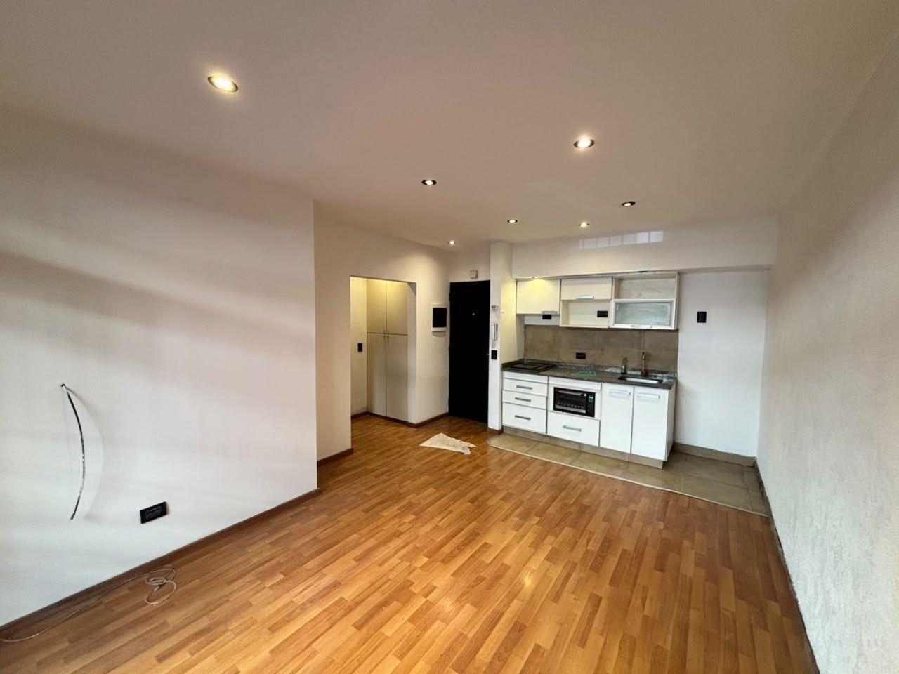 Foto de Departamento 2 ambientes con patio propio y cochera - Planta Baja, imagen 2