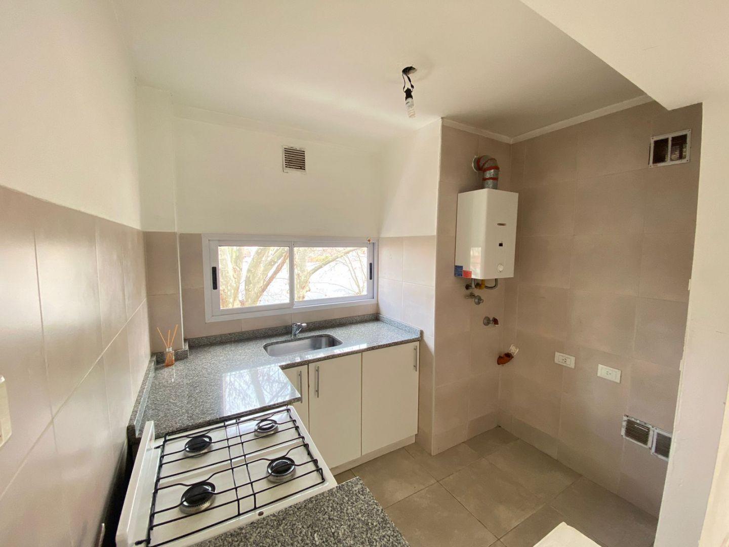 Foto de VENTA 2 ambientes con COCHERA. Parrilla en el balcón,, imagen 4