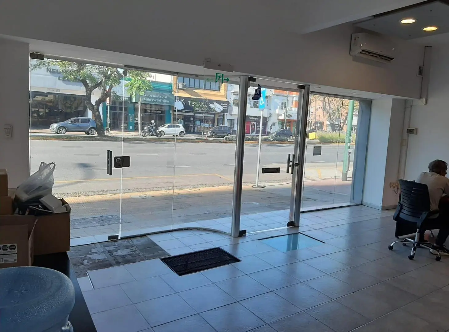 NUEVO PRECIO!!! Local AV SANTA FE MARTINEZ 2