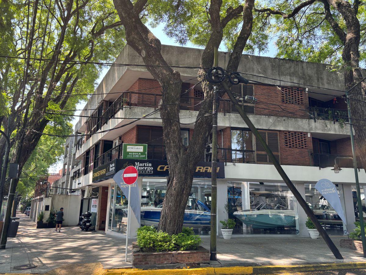 Departamento apto profesional en esquina sobre Av Libertador