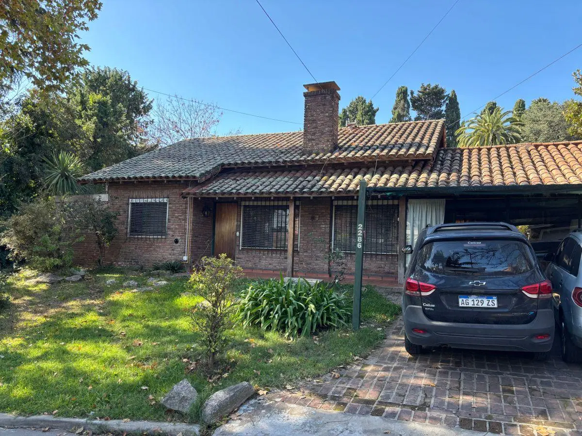 Casa en una planta, en muy linda cuadra de Punta Chica 1