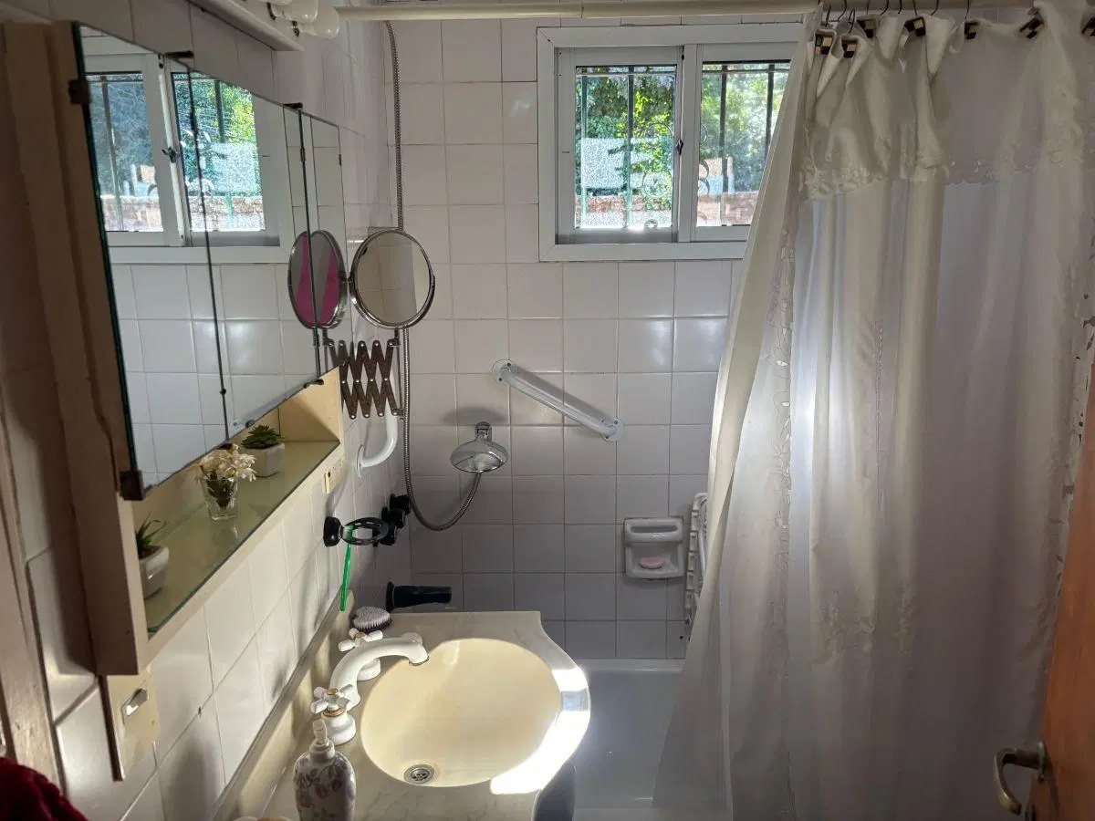 Casa en una planta, en muy linda cuadra de Punta Chica 4