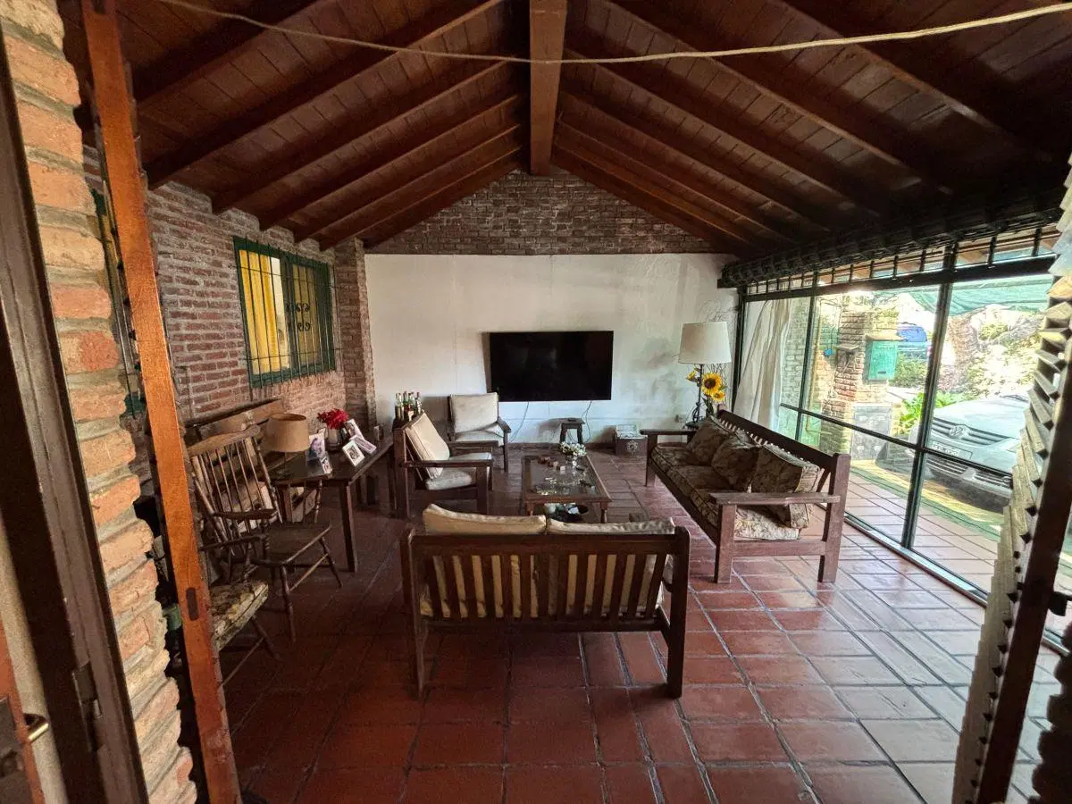 Casa en una planta, en muy linda cuadra de Punta Chica 2