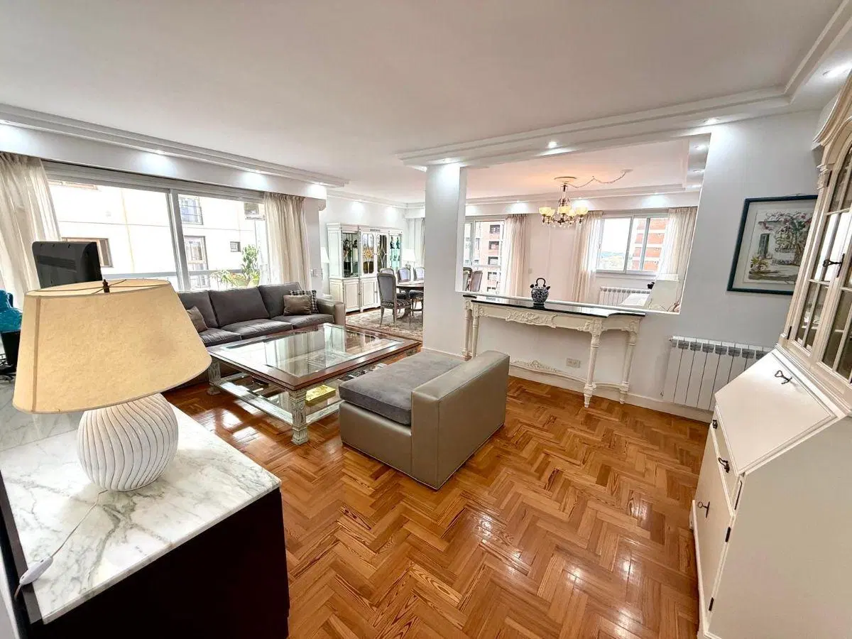Impecable!! Semipiso de categoria, reciclado a nuevo en Martinez 4