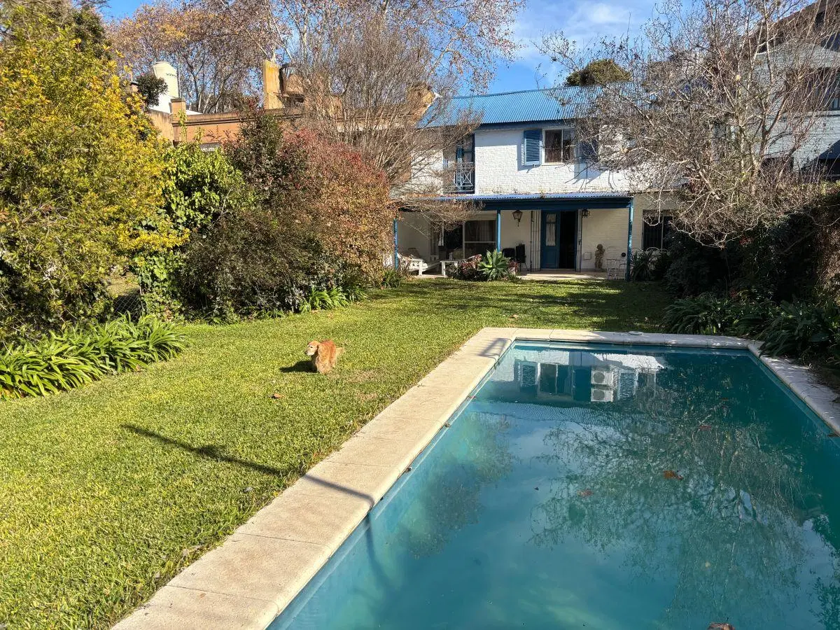 Cómoda y funcional, con lindo jardín y pileta 2