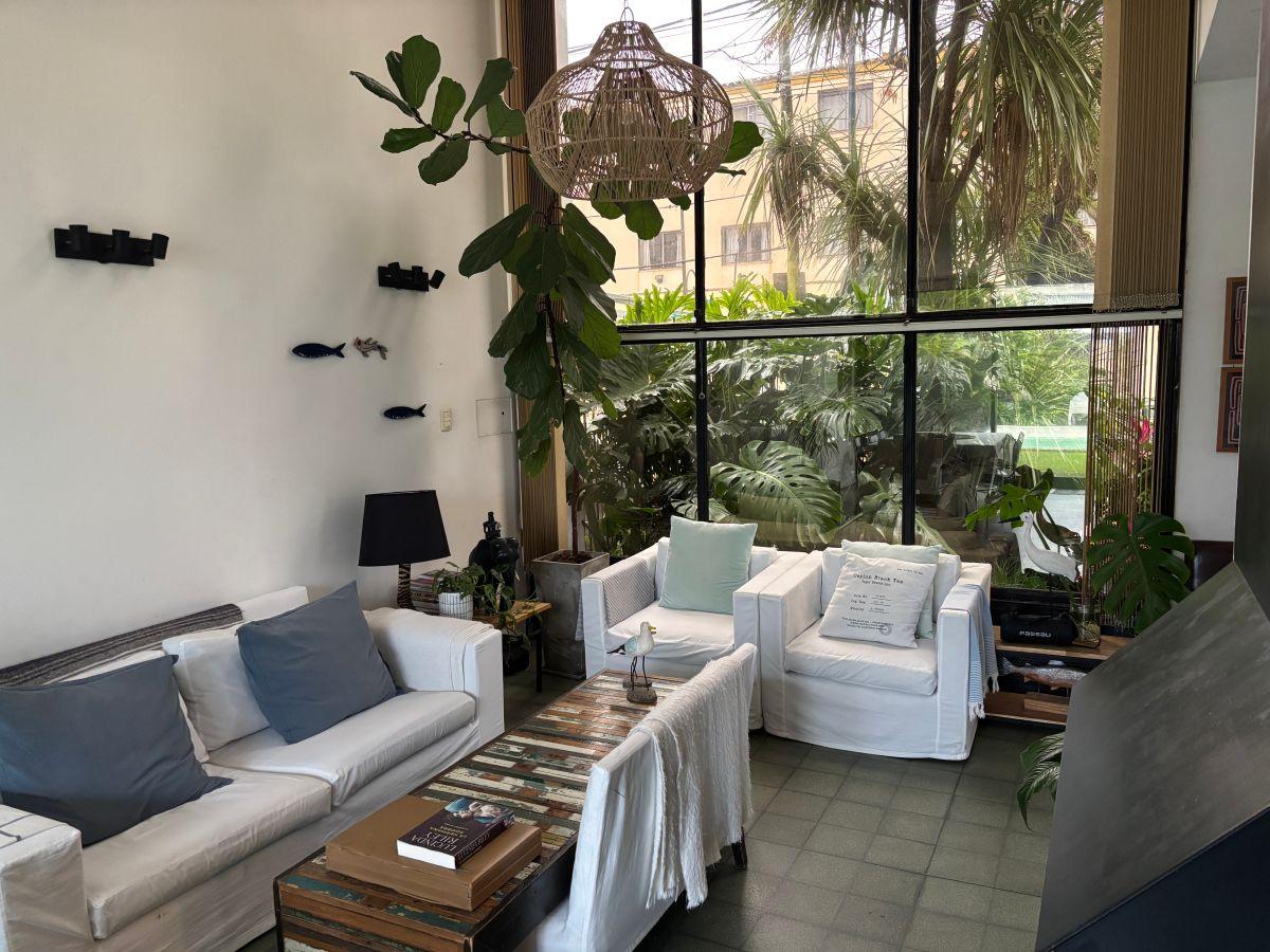 Foto de Muy linda casa de estilo Mid-Century Modern, con espacios amplios y jardín y pileta!!!, imagen 5